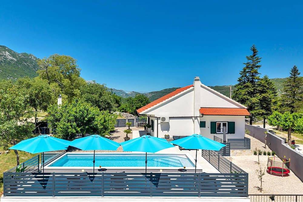 Pet friendly home in Rascane in Rašćane, Makarska Riviera