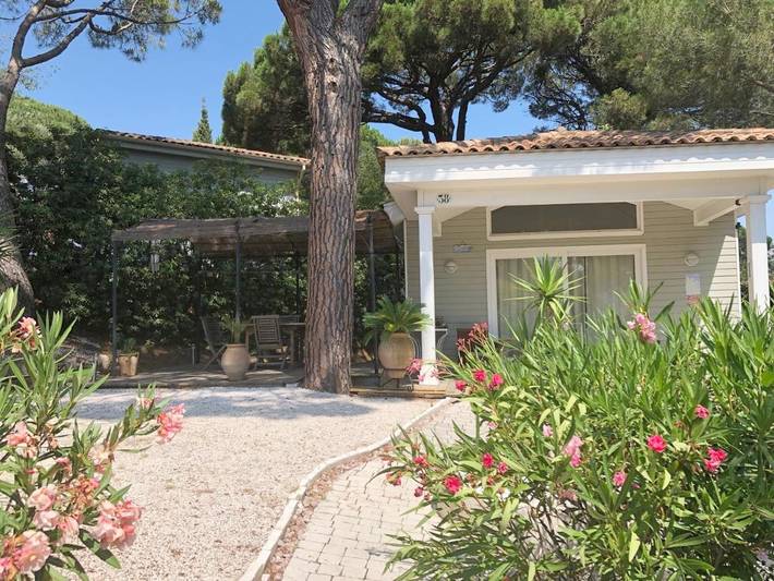 Location de vacances pour 4 personnes, avec jardin ainsi que vue et piscine à Gassin - 3