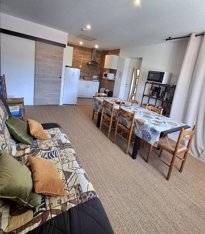 Gîte pour 8 personnes, avec jardin et balcon ainsi que vue et piscine à Charavines - 2