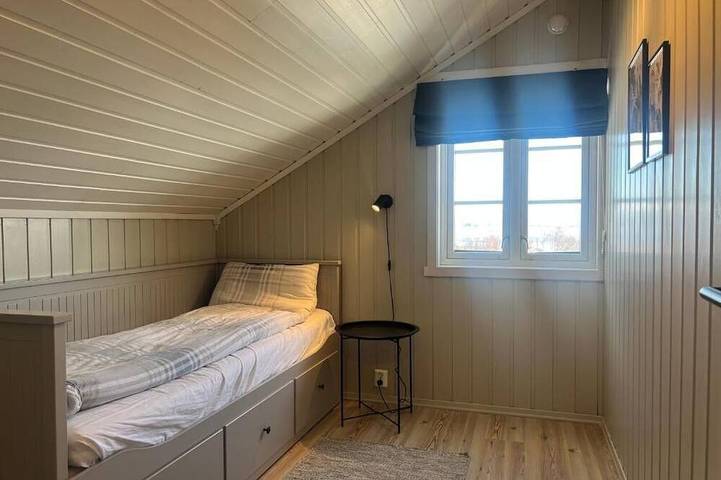 Centrally Located Cabin by the Sea in Sortland