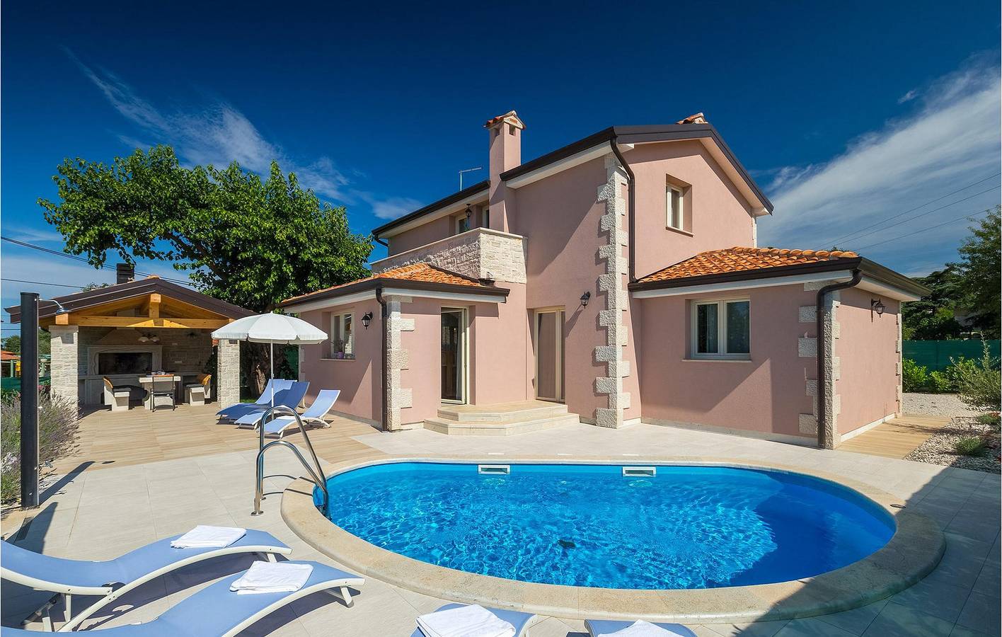 Gemütliche 150 m² große Wohnung mit Pool und WLAN in der Nähe des Stadtzentrums und von Restaurants in Kosinozici, Porec und Umgebung