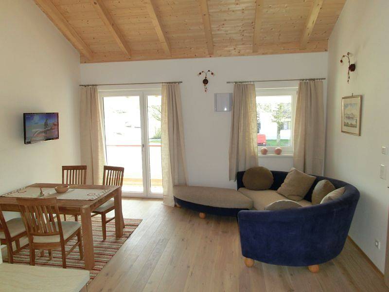 Ganze Ferienwohnung, Haus Carina - Ferienwohnung Nr. 4, 65 qm Obergeschoss, 2 separate Schlafzimmer in Bad Endorf, Chiemsee