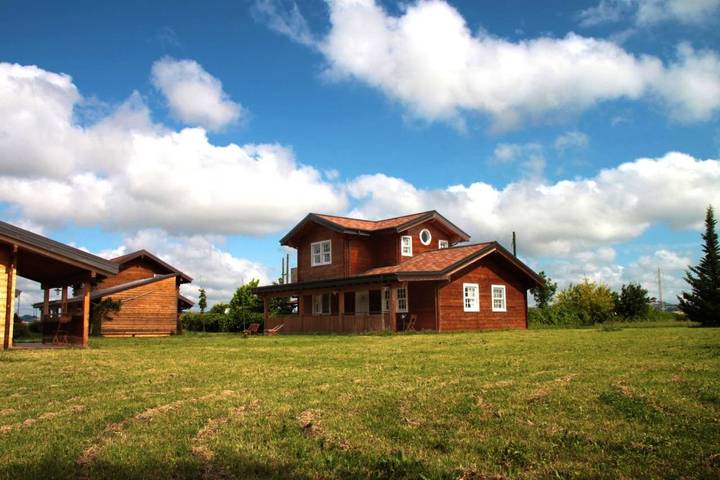 Maison d’hôte pour 16 personnes, avec Terrasse et Jardin ainsi que Piscine et Vue dans Marche