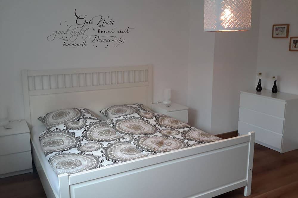 Ganze Wohnung, Ruhige und gemütliche Ferienwohnung für 2 Personen am Rande der Weinberge. in Geisenheim, Rheingau-Taunus-Kreis