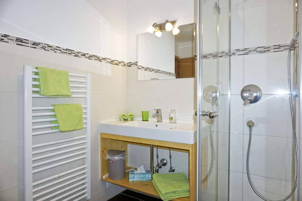 Ganze Wohnung, Ferienwohnung Farrenpoint, 2 sep. Schlafzimmer, Eg mit Terrasse, 60 qm in Bad Feilnbach, Bayerische Alpen