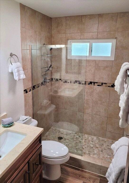 Ganze Wohnung, Oceanfront; Stunning Corner Unit in Quiet Boutique Complex, Spacious, Pool, A/C! in Komohana Kai, Holualoa