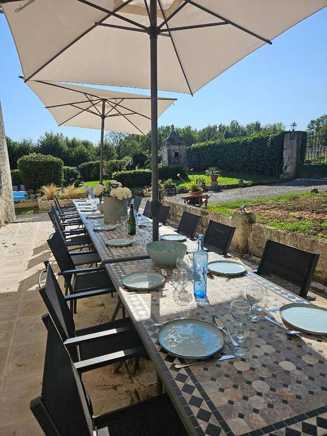 Location de vacances pour 14 personnes, avec piscine ainsi que jardin et vue, animaux acceptés à Champagne-et-Fontaine - 3