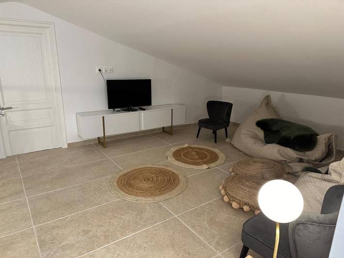 Location de vacances pour 8 personnes, avec jardin ainsi que terrasse et piscine à Cabrières-d'Avignon - 2