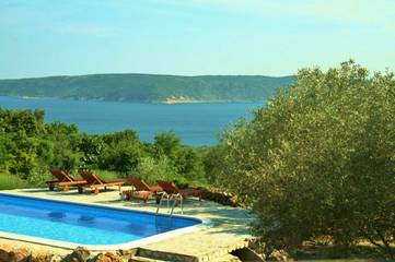Chambre d’hôte pour 2 personnes, avec jardin ainsi que piscine et vue dans Krk