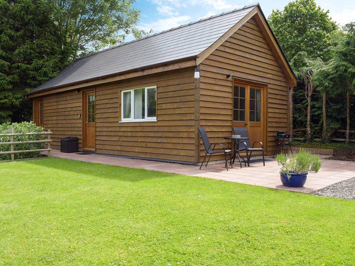 Log cabin for 2 people, with garden in Herefordshire