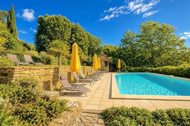 Location de vacances pour 7 personnes, avec jardin et piscine, animaux acceptés à Montoillot
