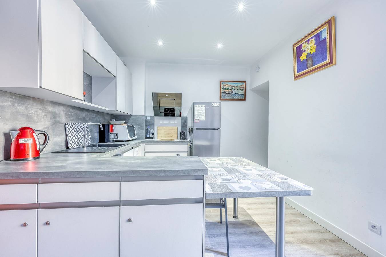 Appartement entier, Le Patio du Port - Appt climatisé avec jardin in Sanary-sur-Mer, Côte méditerranéenne (France)