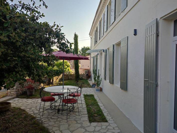 Location de vacances pour 2 personnes, avec vue ainsi que jardin et terrasse à Asnières-la-Giraud - 4