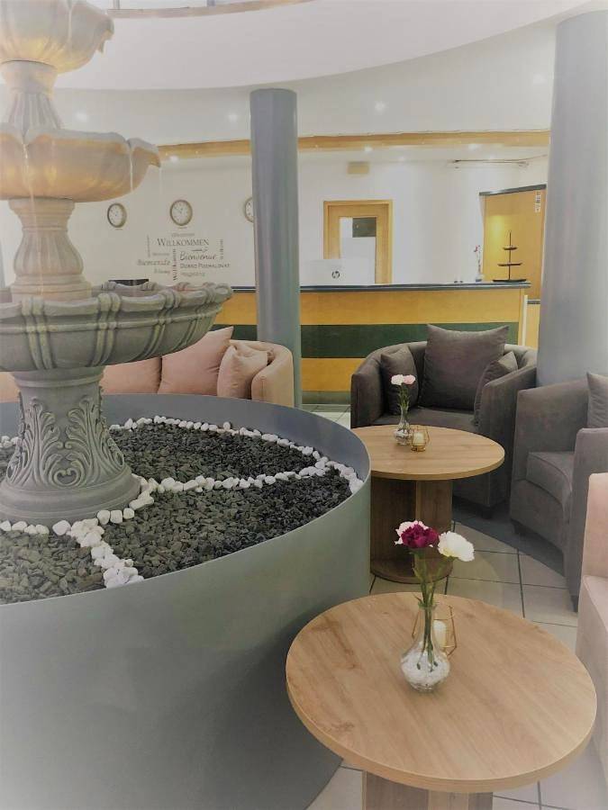 Hotel, mit Terrasse in Barsinghausen - 4