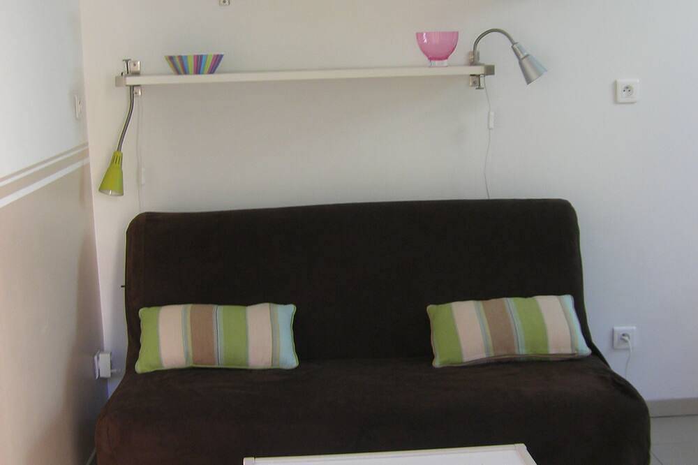 Appartement entier, Studio, à 100m de la plage,récent, dans cadre calme et verdoyant. in Sausset-les-Pins, Côte méditerranéenne (France)