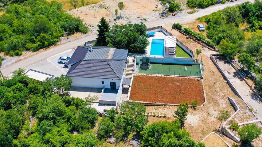 Villa für 8 Personen, mit Terrasse und Garten - 1