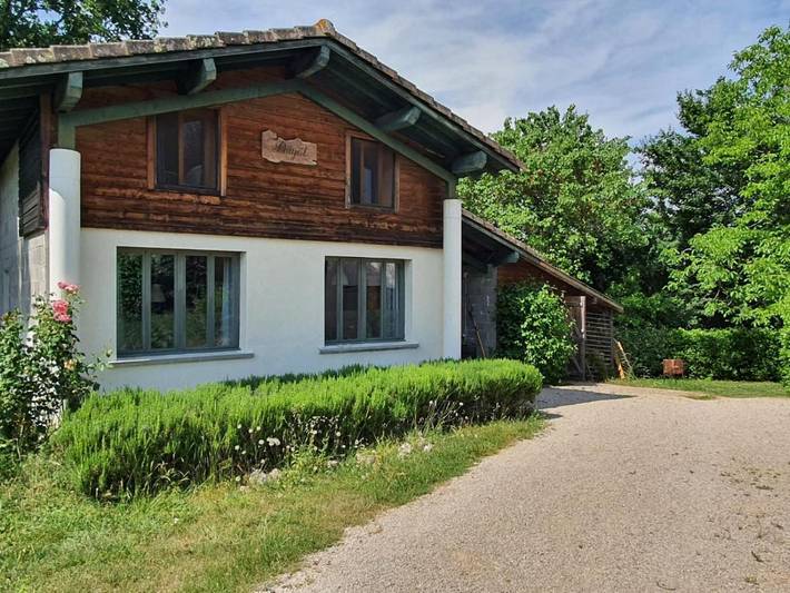 Location de vacances pour 6 personnes, avec piscine et terrasse ainsi que jardin et vue, animaux acceptés à Montfermier