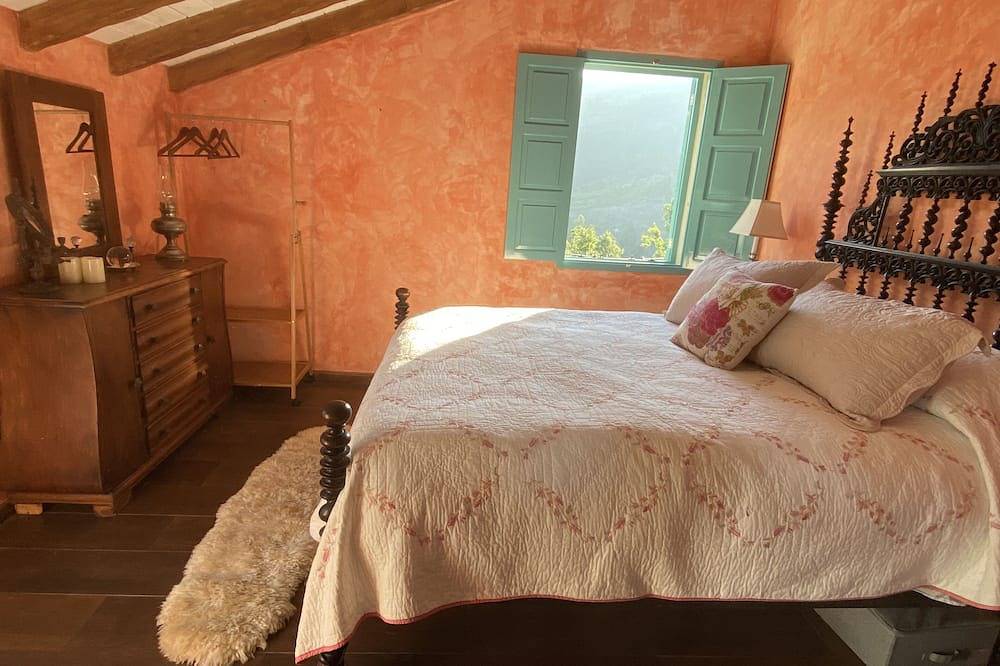 Una Rara Avis - solar house with sea views in Porto do Son, Rías Baixas