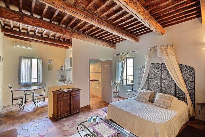 Gîte pour 2 personnes, avec piscine et terrasse à Montaren-et-Saint-Médiers - 3