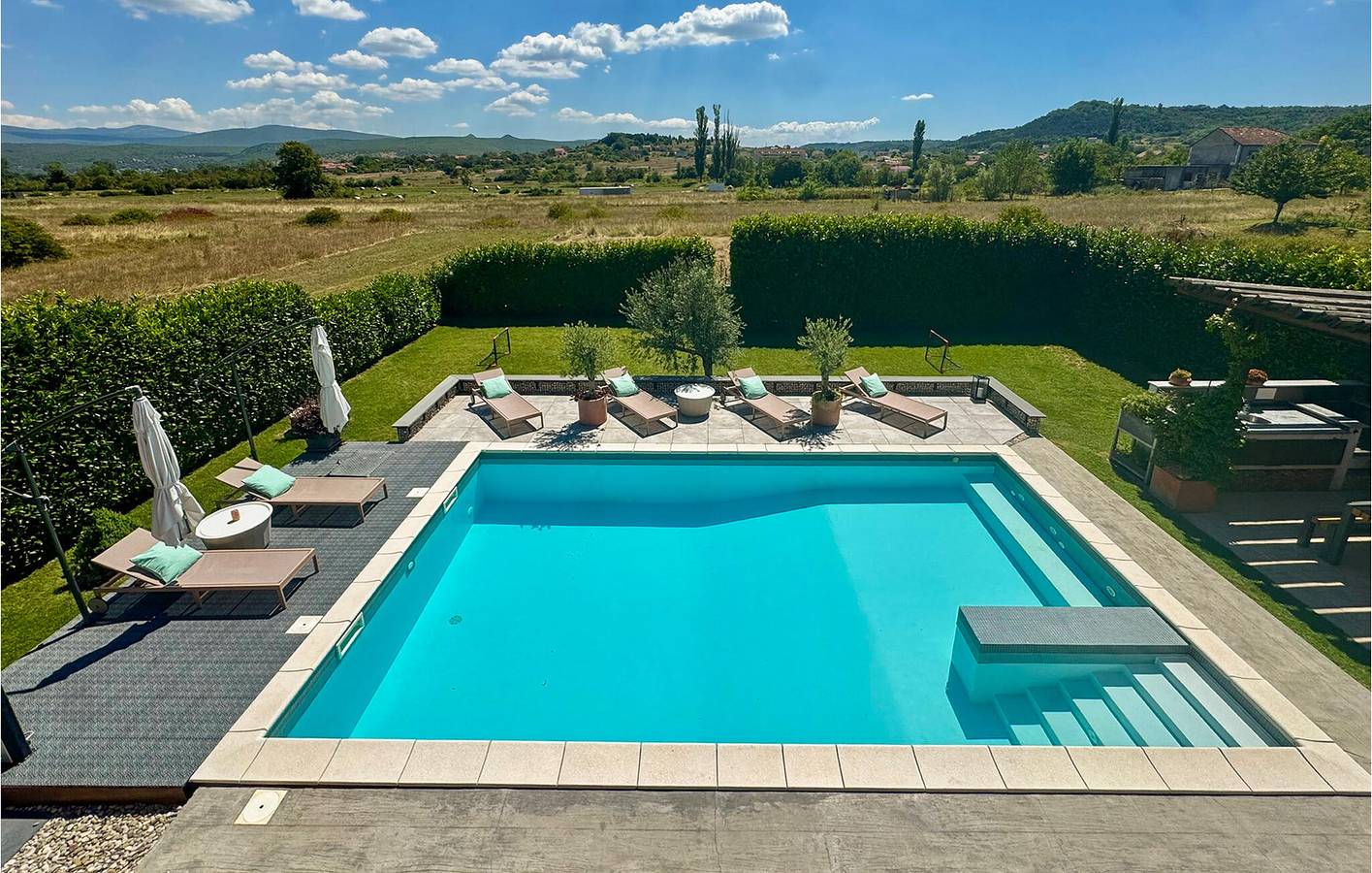 Charmante 2-Zimmer-Wohnung mit Pool in der Nähe von Trilj und dem Fluss Cetina in Dalmatinisches Zagora