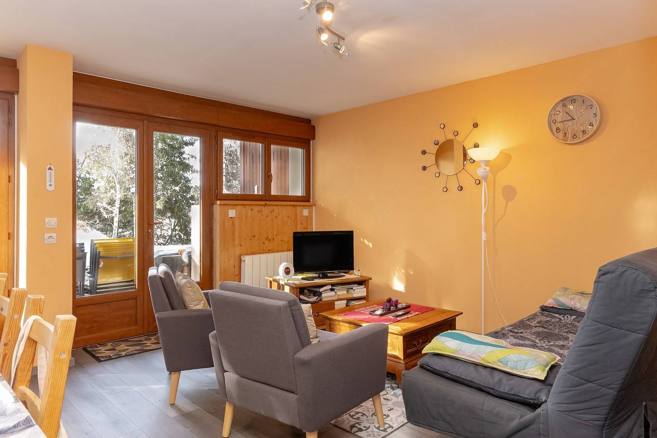 Ganze Wohnung, Ferienwohnung 'Plein Ciel' mit Bergblick, privater Terrasse und Gemeinschaftsgarten in Le Collet d'Allevard, Allevard
