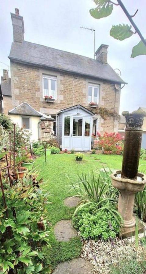 Location de vacances pour 4 personnes, avec jacuzzi et jardin
