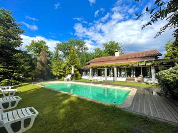 Gîte pour 13 personnes, avec jardin et piscine à Labouheyre