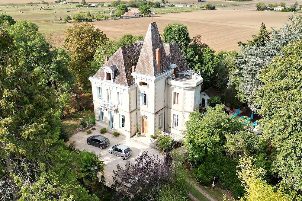 Bourgeoise élégante Chateau Situé dans le Centre de ses propres Parkland in Gontaud-de-Nogaret, Région de Marmande