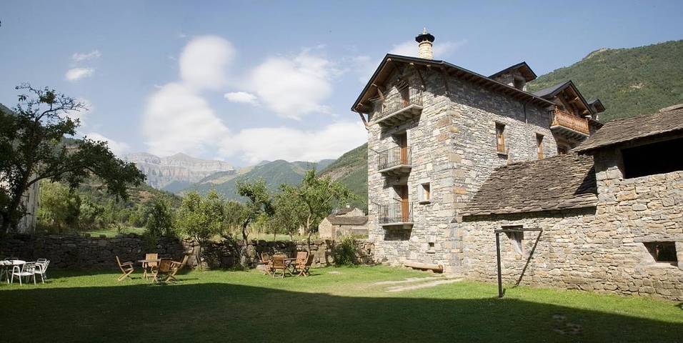 Gîte pour 4 personnes, avec Balcon ainsi que Terrasse et Jardin à Broto