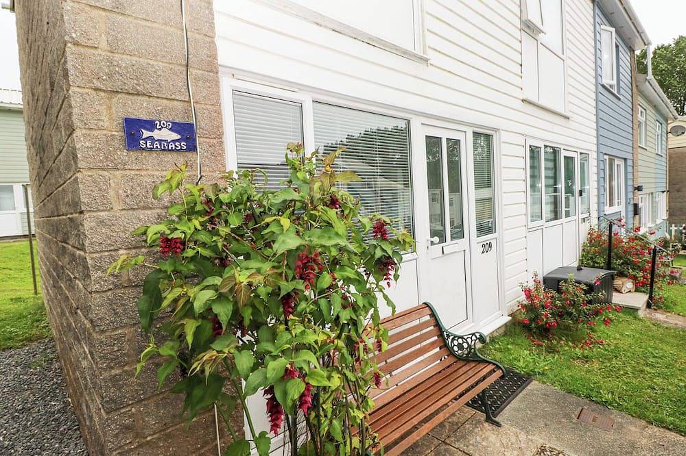 Freshwater East, family friendly, with a garden in Freshwater East in Freshwater East, Pembrokeshire