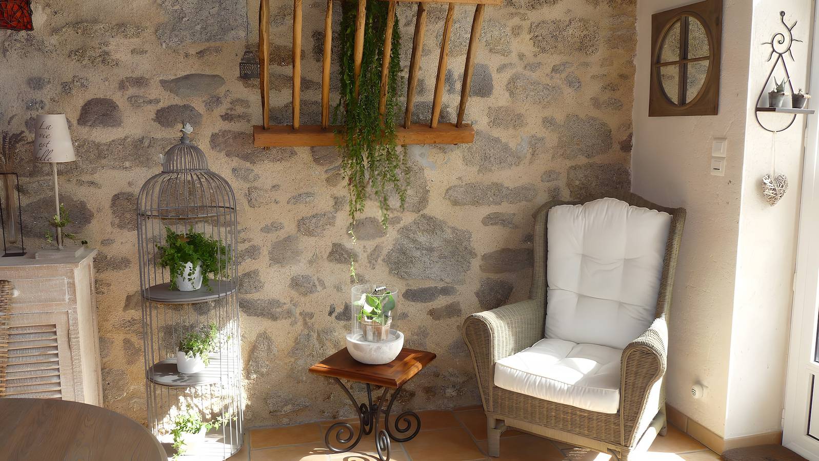 Bed and Breakfast 'Chambre Bohème' with Shared Garden and Wi-Fi in Saint-Malô-du-Bois, Loire Valley