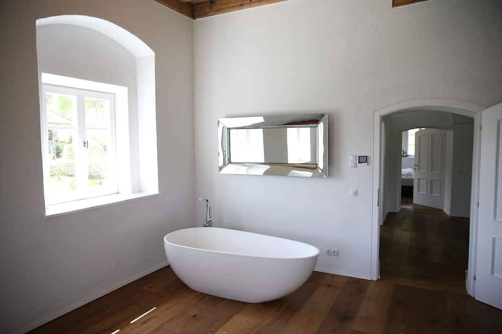 Schloß Aichhof, 800 Jahre alt, Luxus auf 400.000m2 in Glödnitz, Mittelkärnten