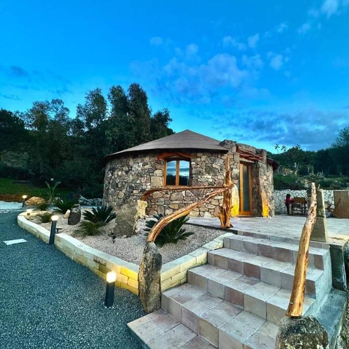 Chalet per 3 persone, con panorama e giardino nonché terrazza in Sud della Sardegna