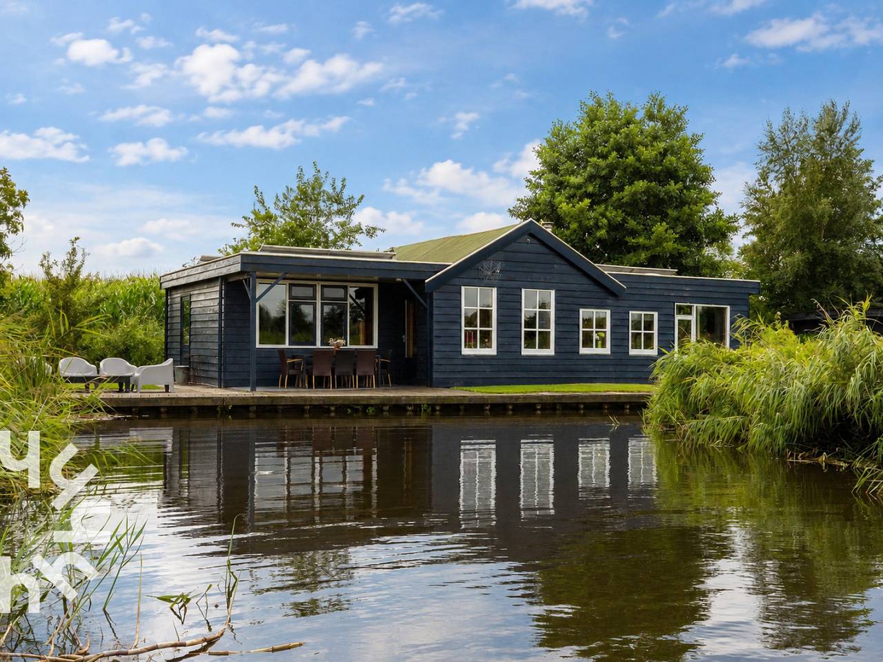 Uniek 8-persoons vakantiehuis aan het water in Giethoorn, met 2 fluisterboten in Nationaal Park Weerribben-Wieden