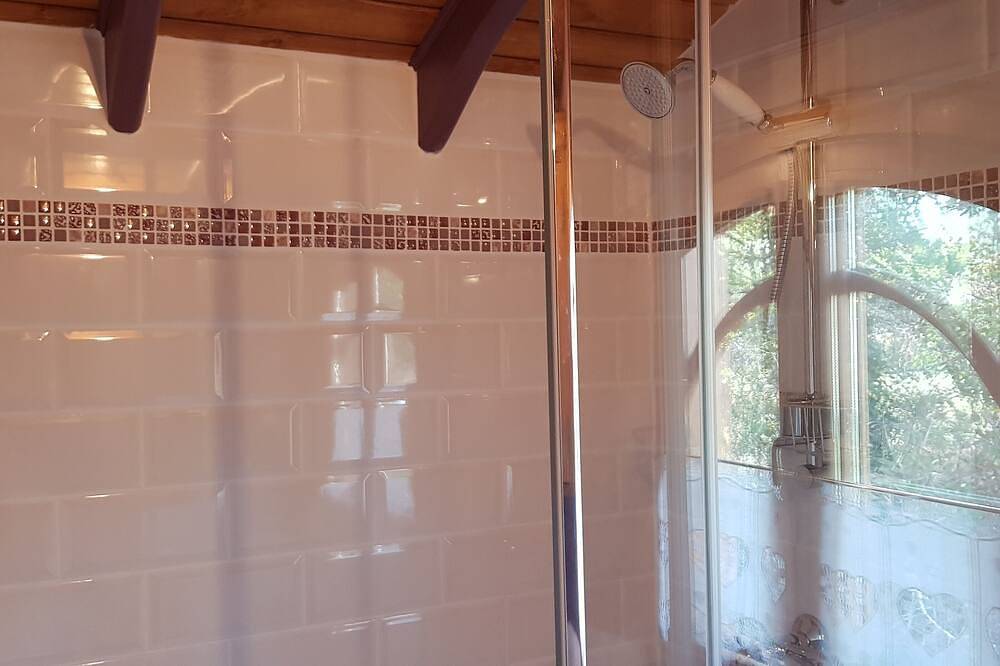 \"Au Bois Cheri\" La Roulotte Ferienhaus, Pool / Whirlpool in Bussac-Forêt, Jonzac und Umgebung