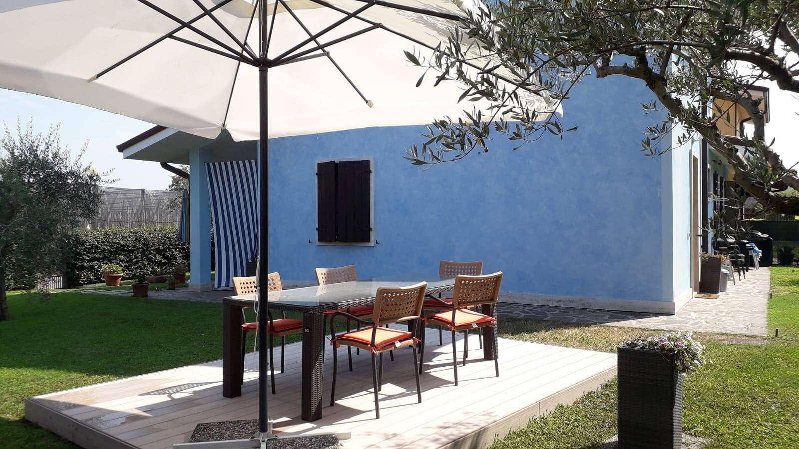 Appartement entier, Appartement de vacances "Bella Cora" avec jardin et terrasse privée sur le toit in Colà, Lazise