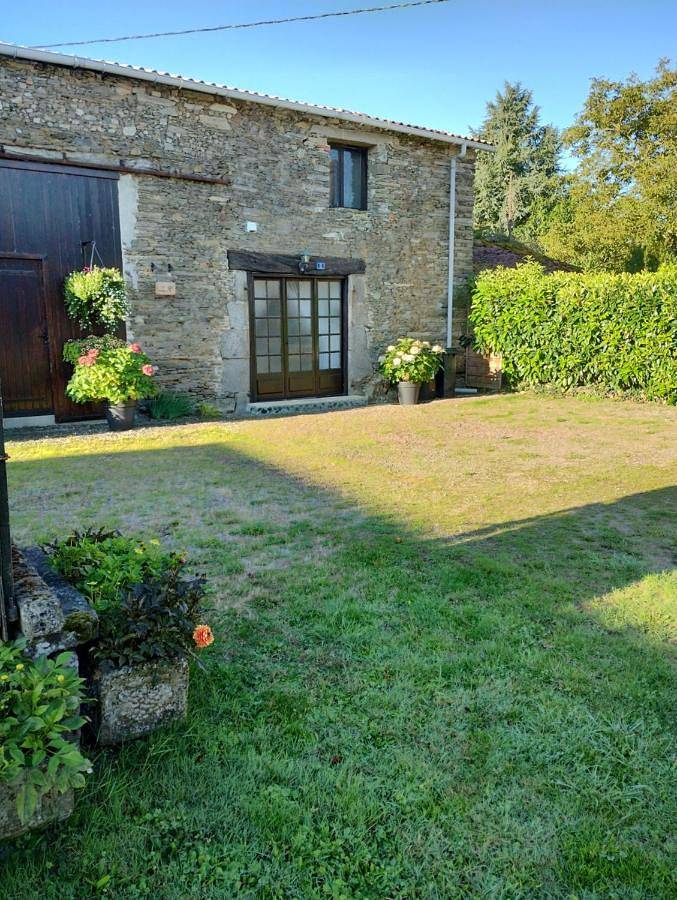 Location de vacances pour 10 personnes, avec terrasse et piscine à Saint-Pierre-du-Chemin