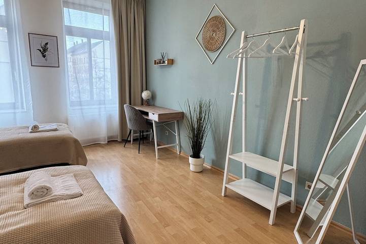 Ganze Wohnung, Arminos Large Group Apartment- 3 Zimmer & 2 WCs in Chemnitz, Chemnitz und Umgebung