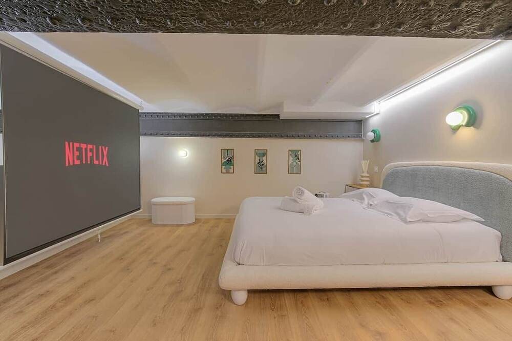 Jacuzzi & Cinema - Design Loft - Lyon Gateway in Caluire-et-Cuire, Lyon region