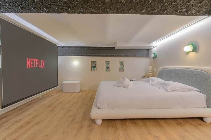 Jacuzzi & Cinema - Design Loft - Lyon Gateway in Caluire-et-Cuire, Lyon region