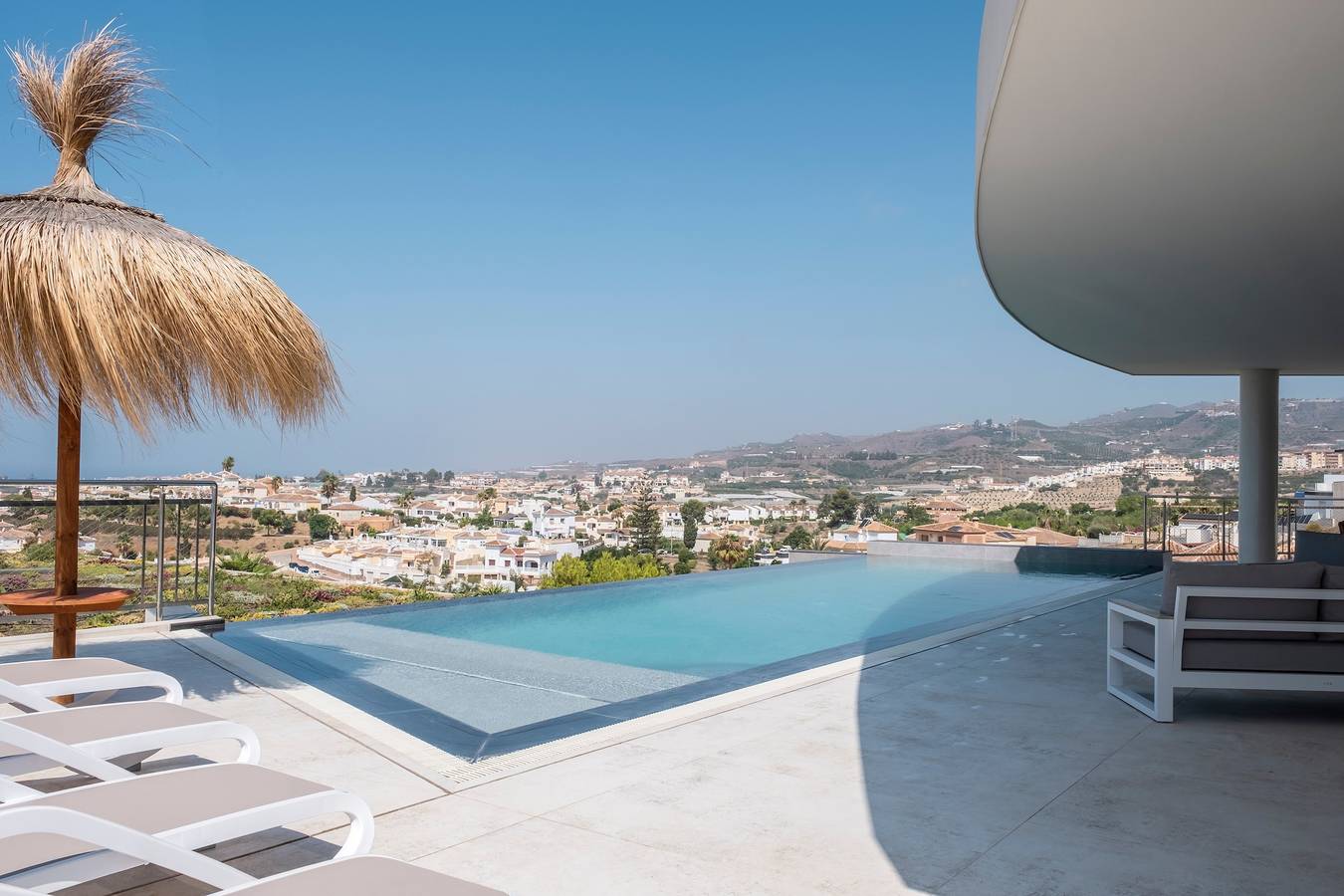 Villa 'Exclusive One' met Privézwembad, Wi-Fi en Airconditioning in Torrox Costa, Torrox