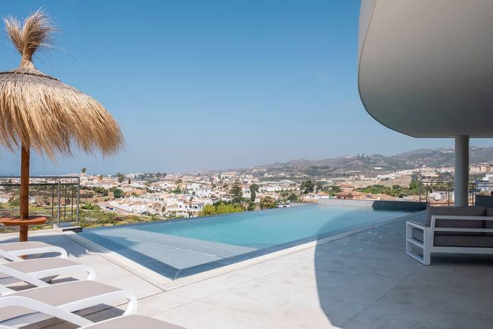 Villa 'Exclusive One' met Privézwembad, Wi-Fi en Airconditioning in Torrox Costa, Torrox