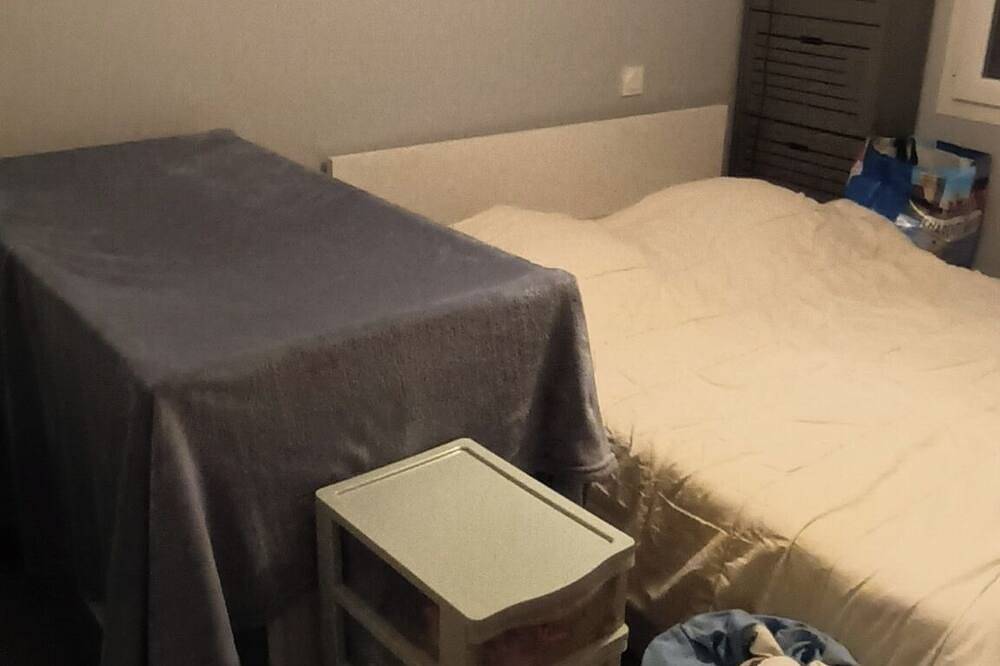 Chambre Avec lit 2 Personnes, Lit, Chaise Haute et Baignoire Bébé Fournis in Arvert, Côte de Beauté