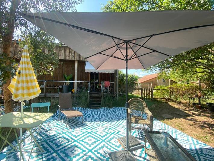 Location de vacances pour 2 personnes, avec Terrasse ainsi que Jardin et Vue à Valojoulx - 2