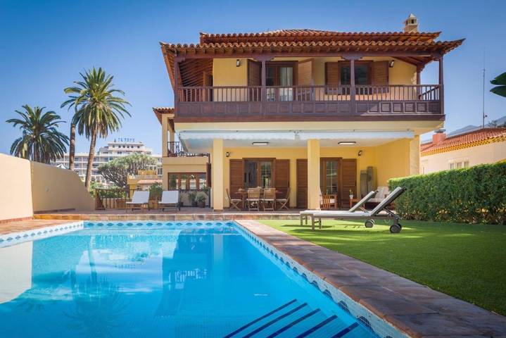 Casa de vacaciones para 11 personas, con vistas además de jardín y piscina en Puerto de la Cruz