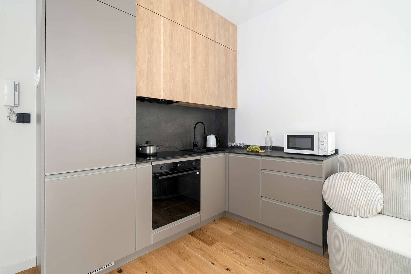 Studio entier, Stylish Studio with a Mezzanine   Near the Market Square in Poznań, Grande Pologne