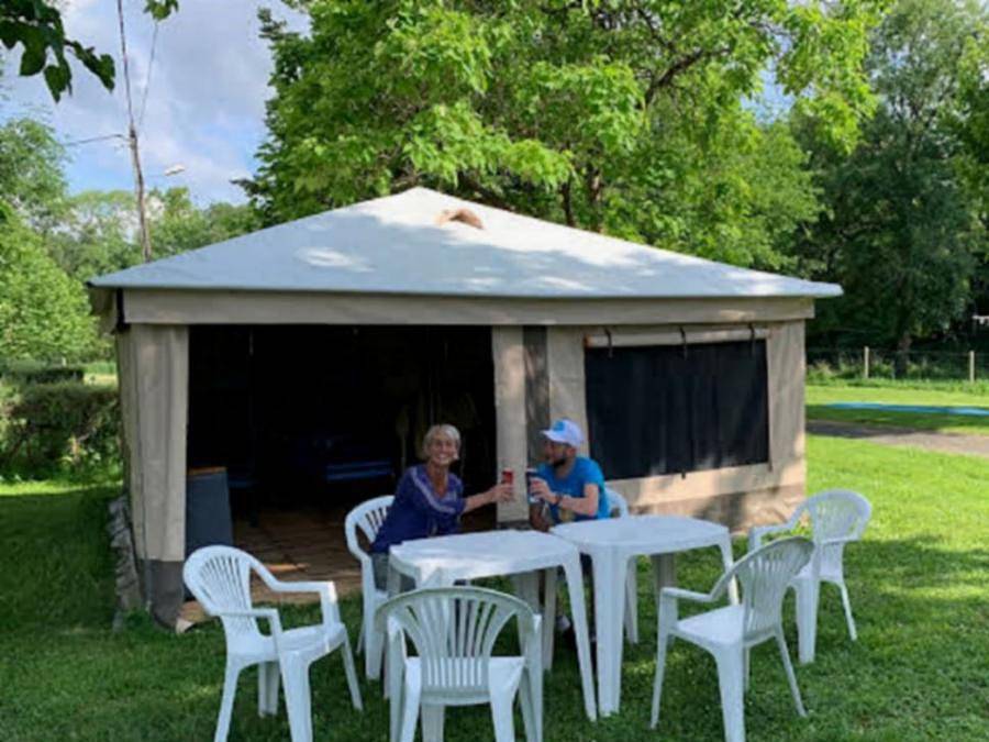Camping Paradis Aubeterre sur Dronne - Bungalow toilé 4 personnes - Trigano Baleare in Charente