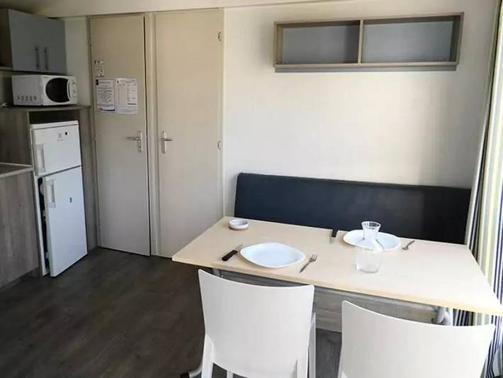 Mobil home pour 8 personnes, avec bassin pour enfant à Saint-Sornin - 4