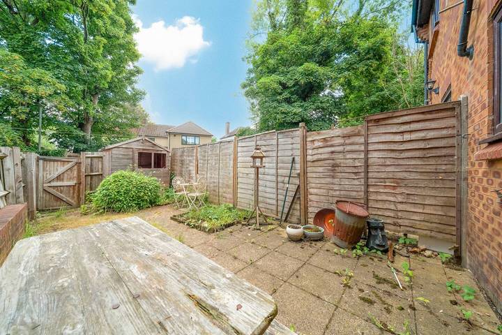 Quiet St. Albans Cottage with Free Parking - Pass the Keys in Hertfordshire