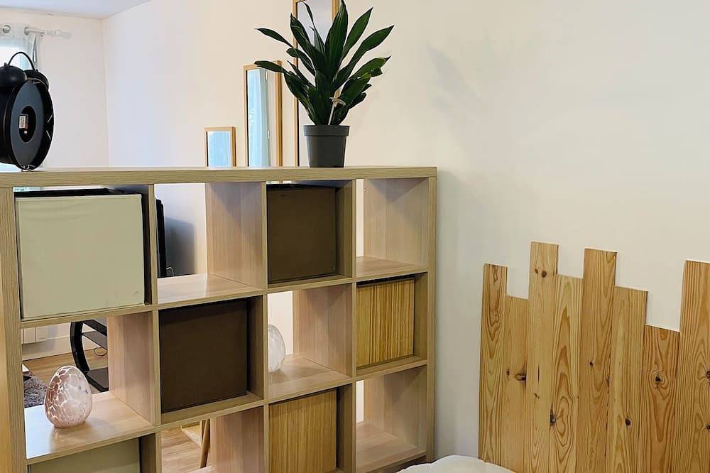 Entire apartment, Large studio Ô Joie downtown in Auxerre, Auxerre region